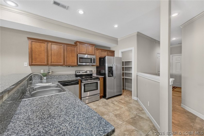 Lake front life never looked so good! Check out this 3 bedroom 2 - photo 8