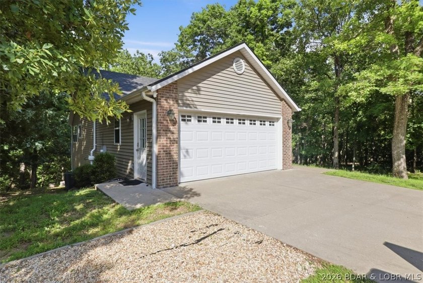 Experience the perfect combination of comfort and space in this - photo 4