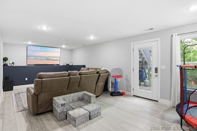 Experience the perfect combination of comfort and space in this - photo 8