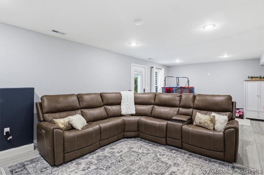 Experience the perfect combination of comfort and space in this - photo 9