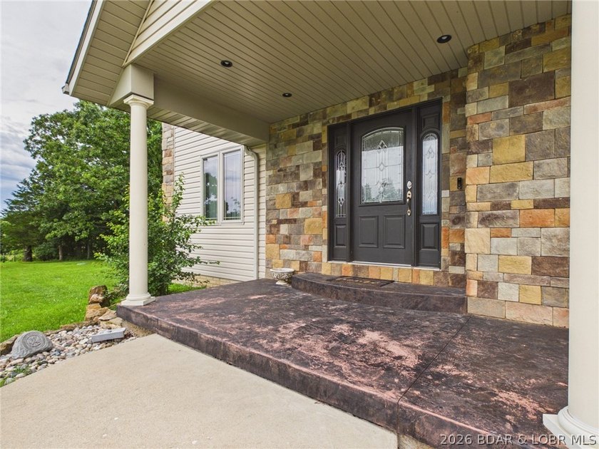 A little country, a lot of convenience, &amp; way more room than - photo 3