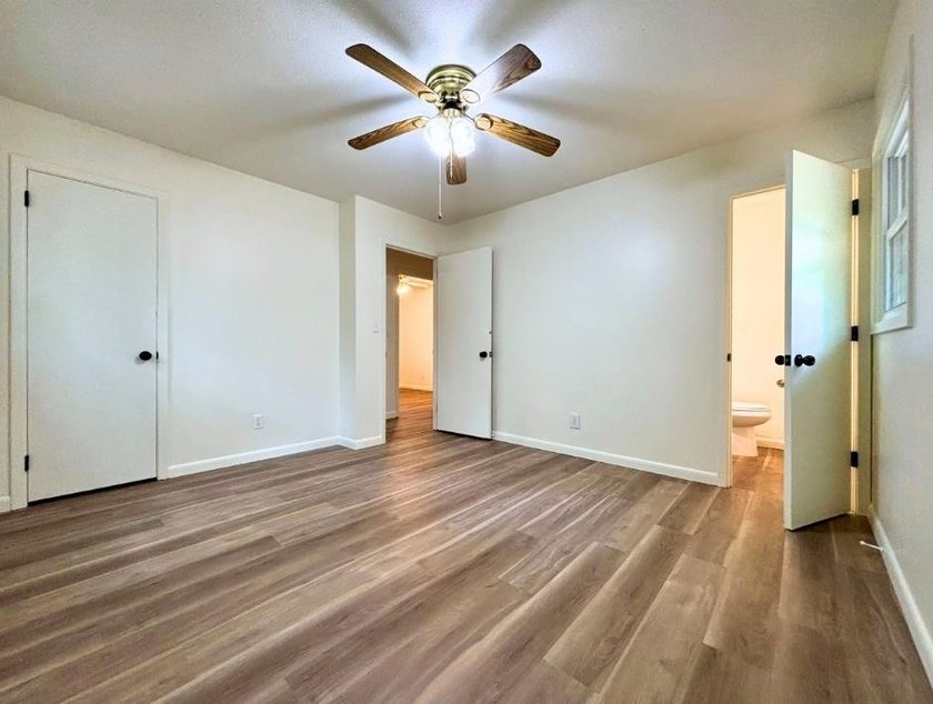Prime Location! Move-In Tomorrow Ready Home! This 3 bedroom home - photo 22