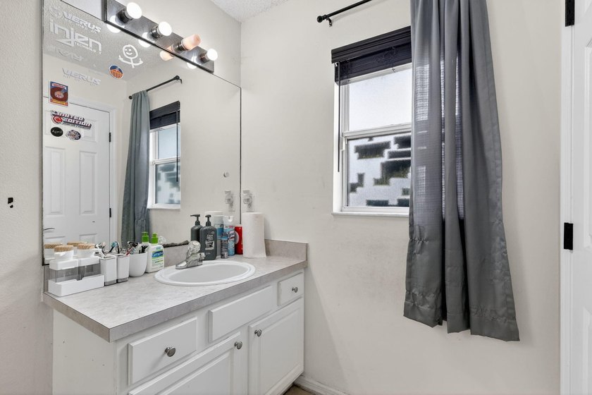 THE PORT ST. LUCIE COMPOUND: DUAL PRIVACY SUITES | 6-CAR - photo 34