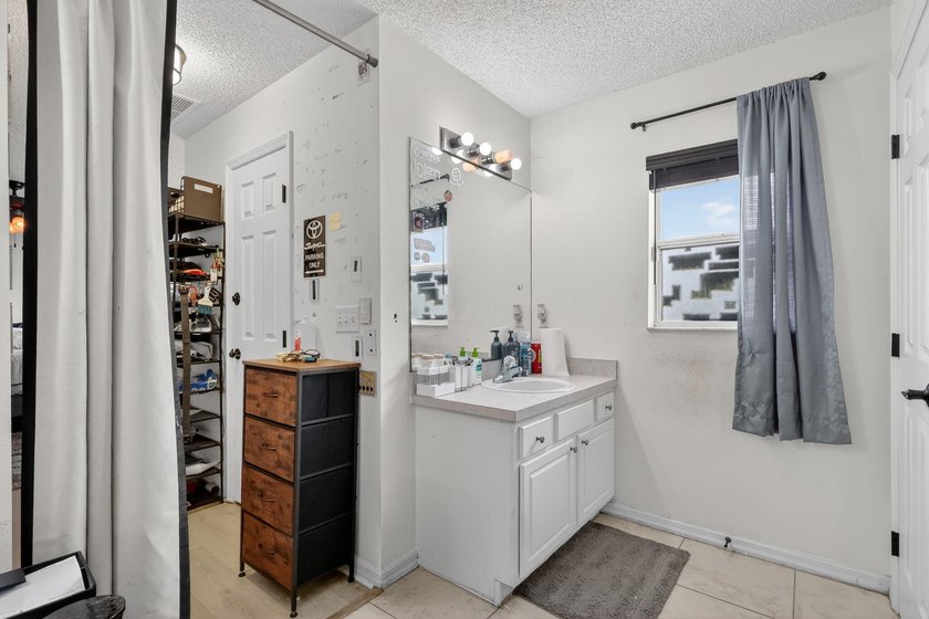 THE PORT ST. LUCIE COMPOUND: DUAL PRIVACY SUITES | 6-CAR - photo 36