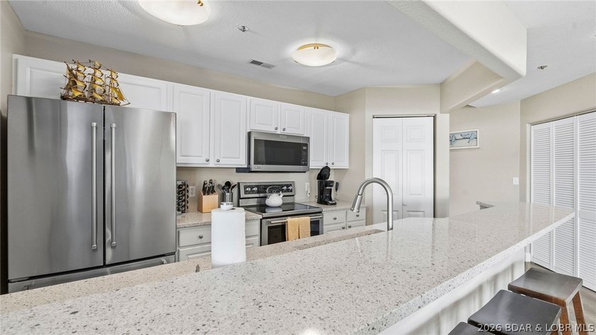 Lake life feels effortless at Emerald Bay. This 3-bedroom - photo 6