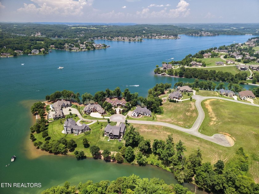 Welcome to one of WindRiver's most captivating waterfront - photo 12