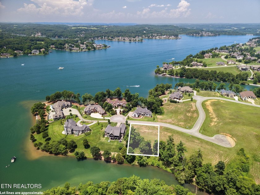 Welcome to one of WindRiver's most captivating waterfront - photo 13