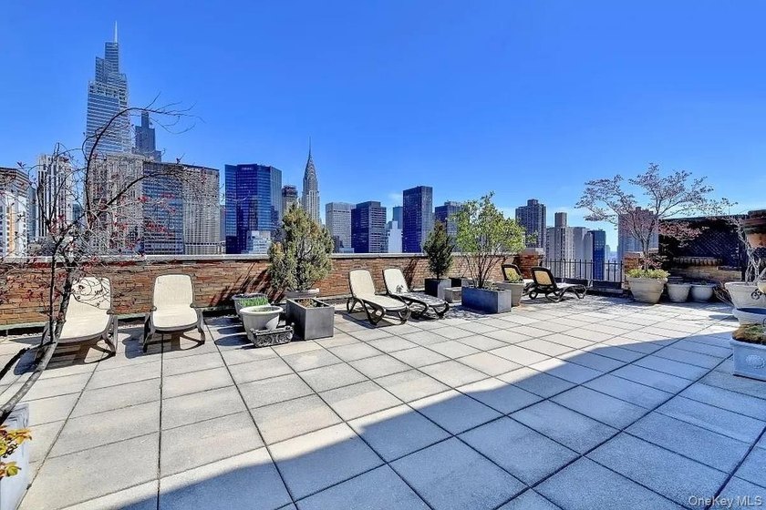 This tastefully renovated studio sits high on the 17th floor of - photo 13