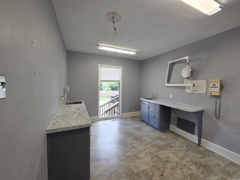 Position your business for success in this well-located - photo 15