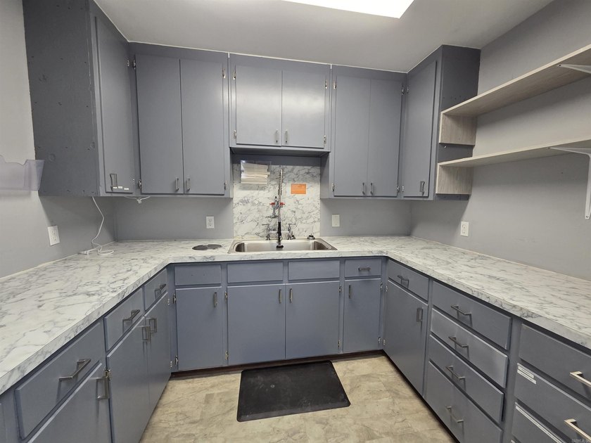 Position your business for success in this well-located - photo 19