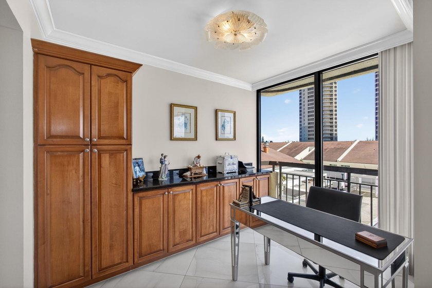 Enjoy this beautiful open floor plan with ceiling to floor - photo 21