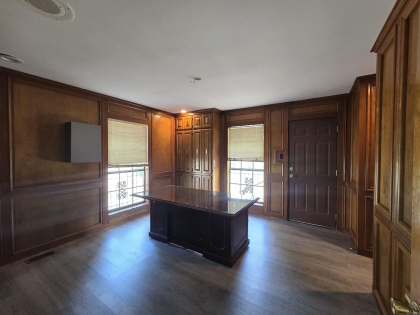Position your business for success in this well-located - photo 23