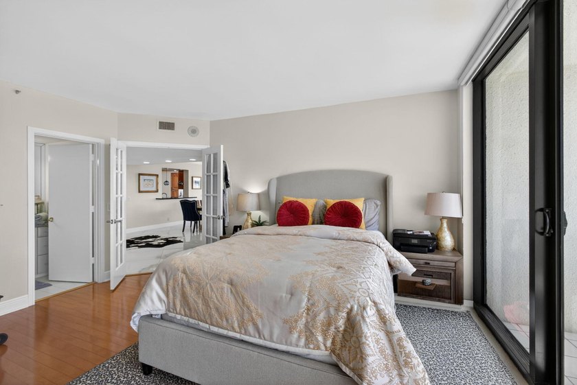 Enjoy this beautiful open floor plan with ceiling to floor - photo 26