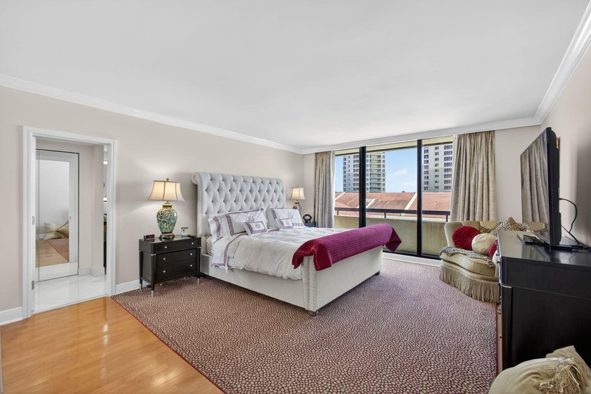 Enjoy this beautiful open floor plan with ceiling to floor - photo 30