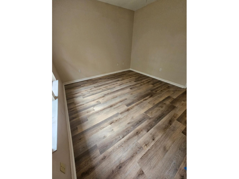 GREAT INVESTMENT PROPERTY! - $7,015.00 mo. Insurance: $5,100.00 - photo 4