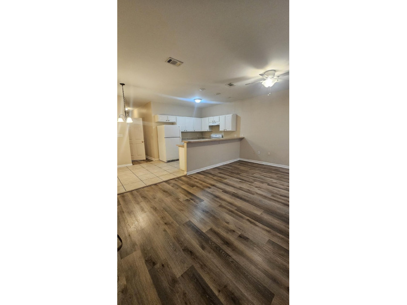 GREAT INVESTMENT PROPERTY! - $7,015.00 mo. Insurance: $5,100.00 - photo 10