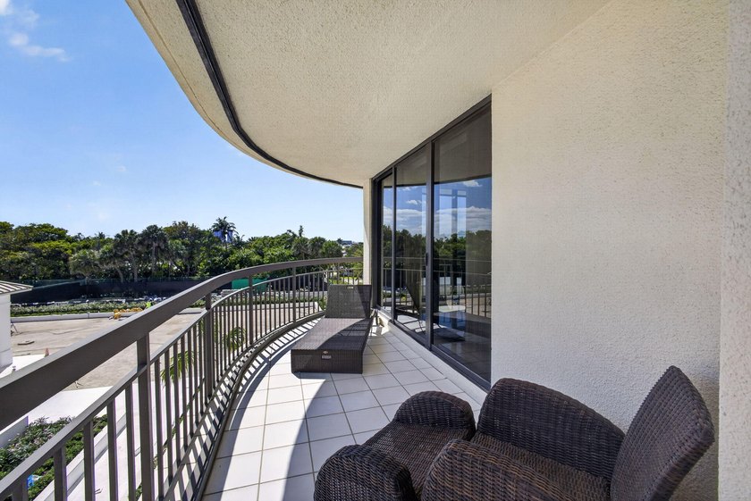 Enjoy this beautiful open floor plan with ceiling to floor - photo 40