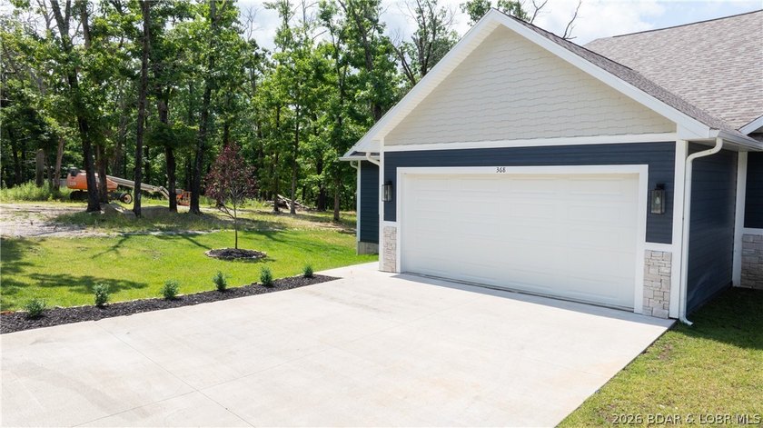 Brand-new, never-lived-in villa located at the 1MM in the - photo 2