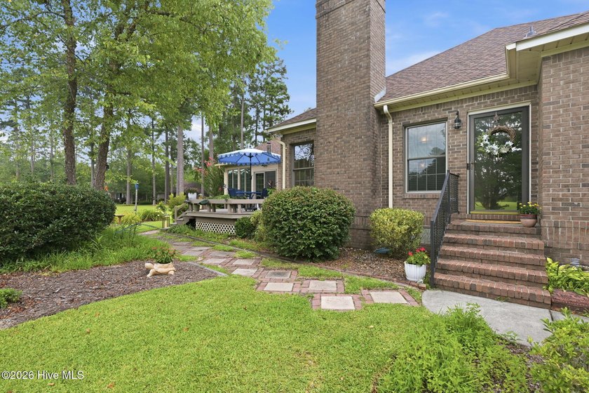 Welcome to low-maintenance, resort-style living on the Emerald - photo 3