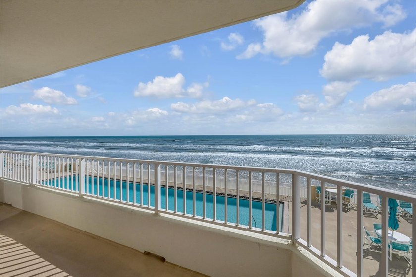 Virtually Staged. LOOK NO FURTHER, this is where your coastal - photo 4