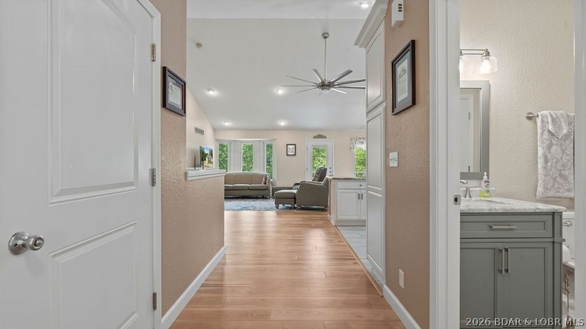 Spacious and well designed 2 level villa offering 4 bedrooms, 3 - photo 5