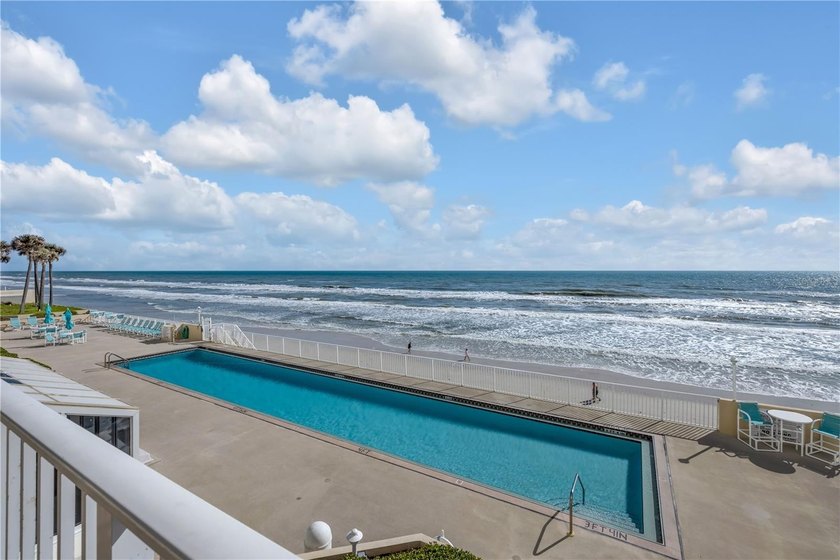 Virtually Staged. LOOK NO FURTHER, this is where your coastal - photo 5