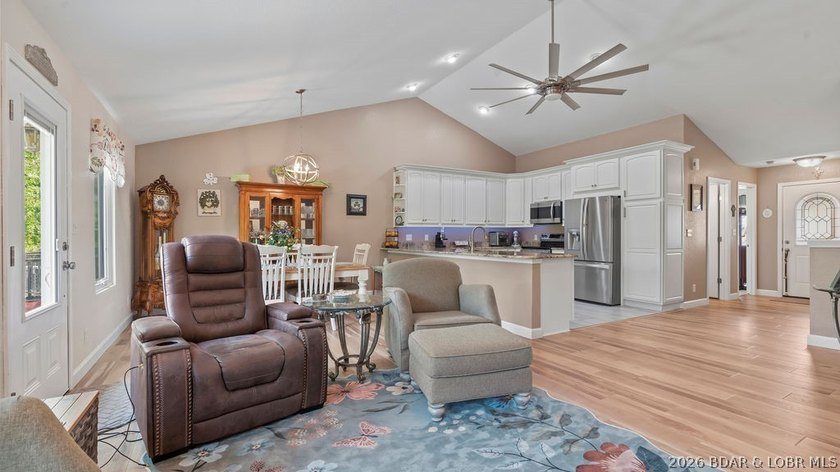 Spacious and well designed 2 level villa offering 4 bedrooms, 3 - photo 9