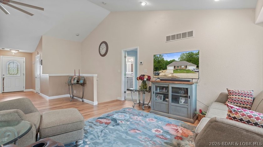 Spacious and well designed 2 level villa offering 4 bedrooms, 3 - photo 10