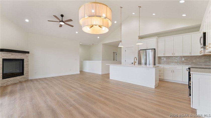 Brand-new, never-lived-in villa located at the 1MM in the - photo 10