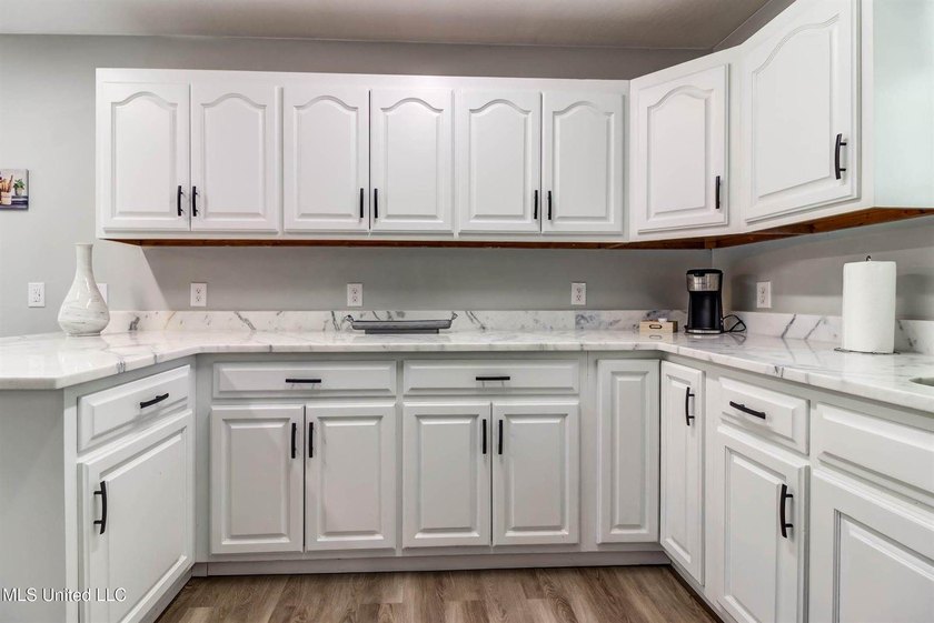 Situated on 1.5 acres in the peaceful Gulfport countryside, this - photo 17