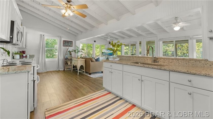 This Cape Cod cottage offers the quintessential lake escape - photo 5