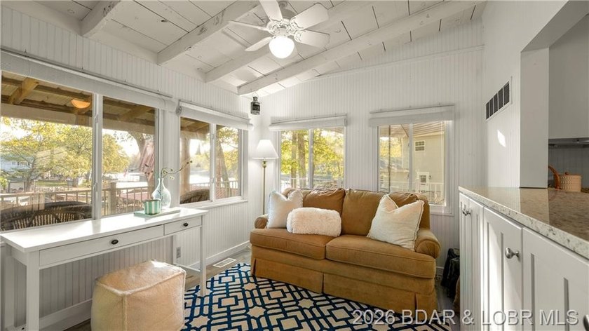 This Cape Cod cottage offers the quintessential lake escape - photo 6