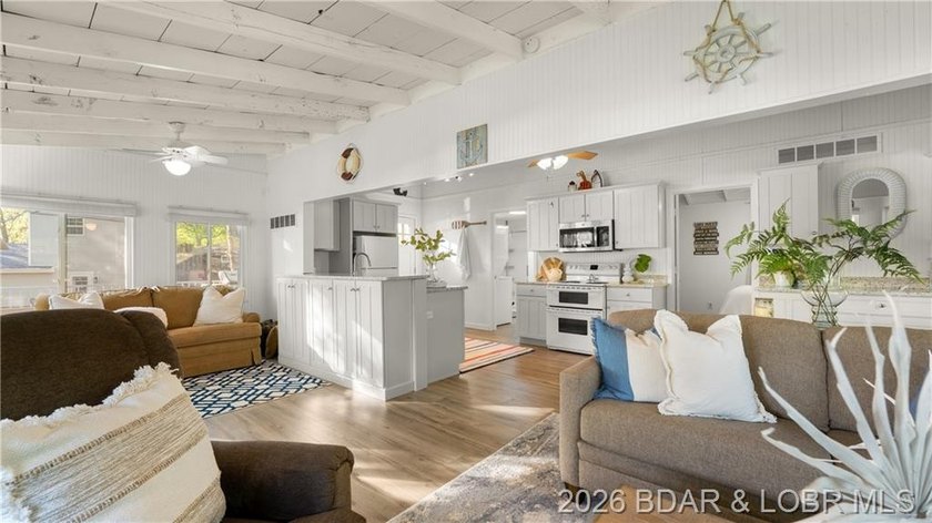 This Cape Cod cottage offers the quintessential lake escape - photo 9