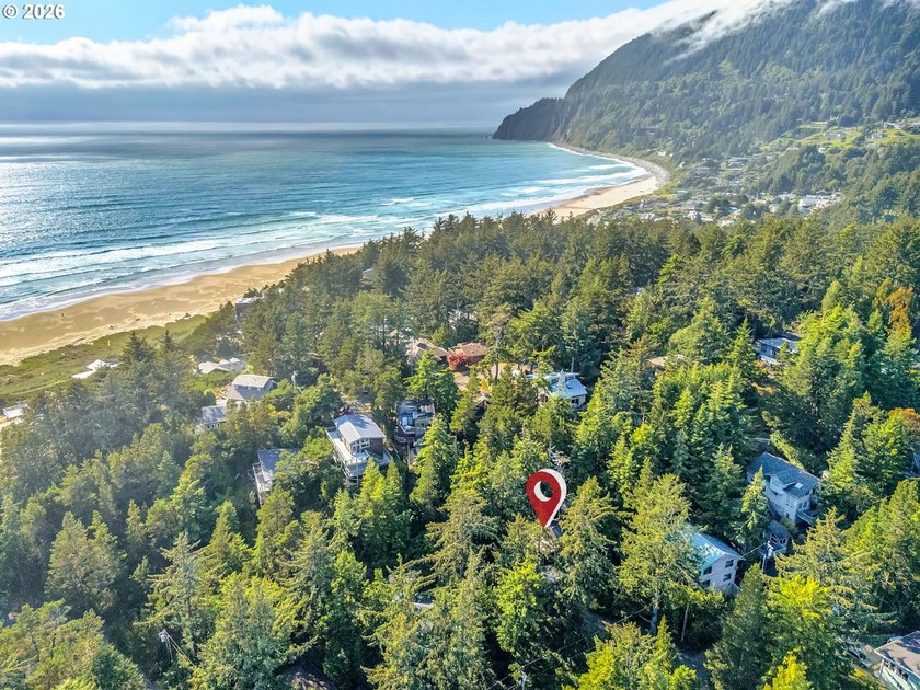 Escape to this treehouse-like retreat tucked safely high on a - photo 2