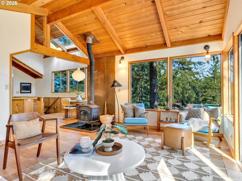 Escape to this treehouse-like retreat tucked safely high on a - photo 4