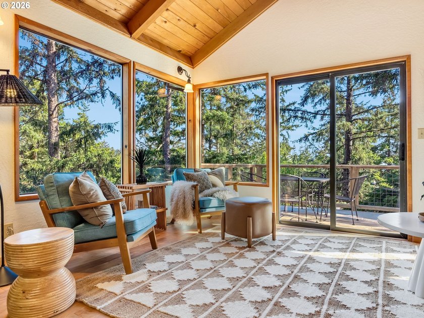 Escape to this treehouse-like retreat tucked safely high on a - photo 5