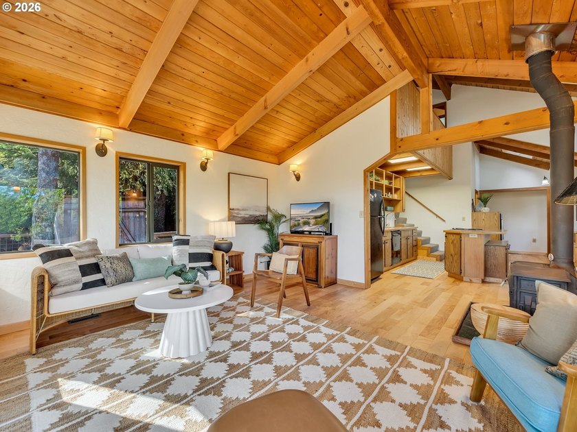 Escape to this treehouse-like retreat tucked safely high on a - photo 10