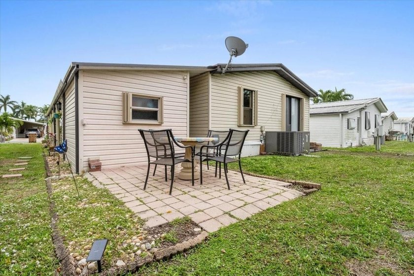 CONVENTIONAL , VA, FHA FINANCING AVAILABLE *** REDUCED *** - photo 2