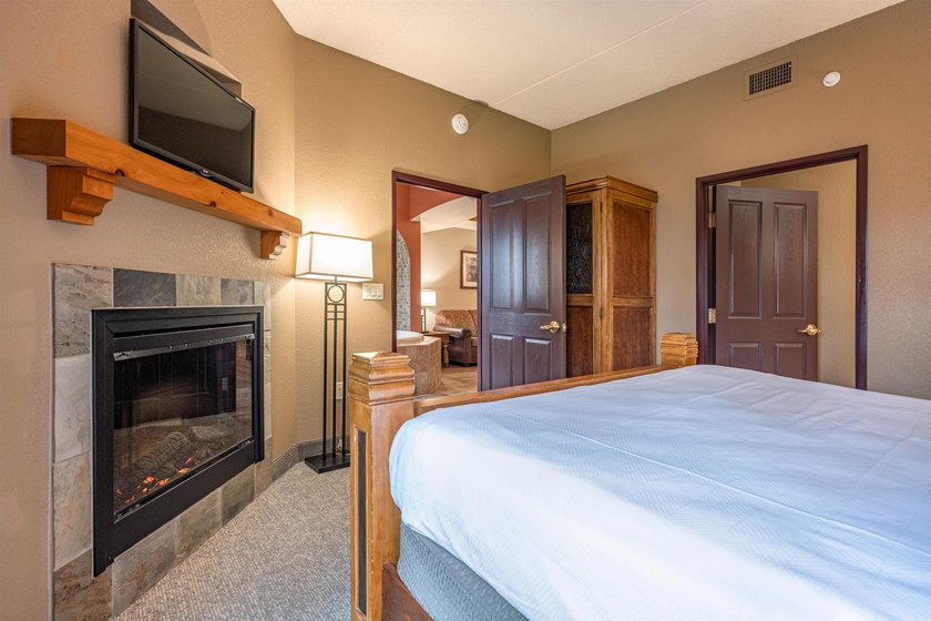 Wake up to river views. Sip your coffee on the balcony. End your - photo 20