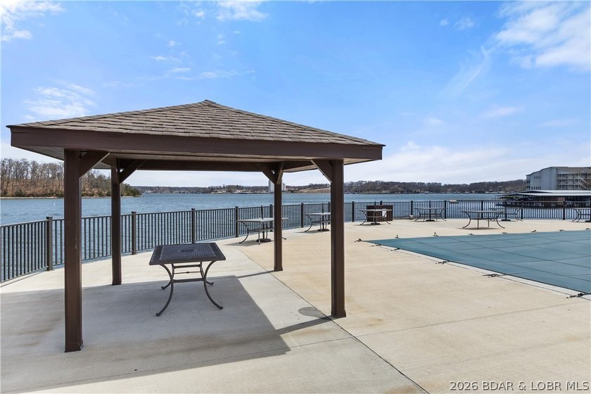 MAKE AN OFFER! Lakefront, professionally remodeled, and priced - photo 3