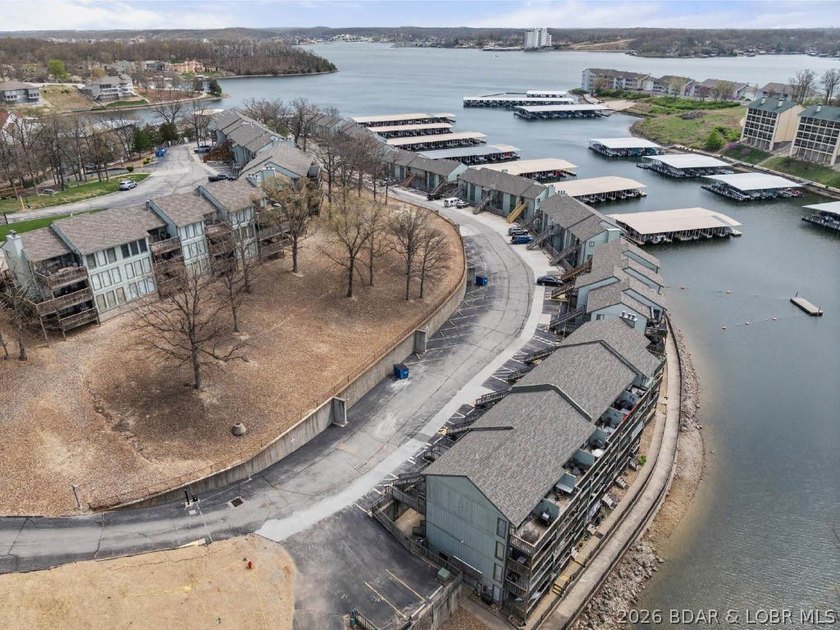 MAKE AN OFFER! Lakefront, professionally remodeled, and priced - photo 9