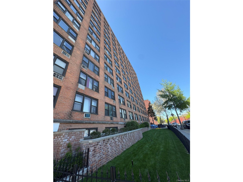 One-Bedroom Co-op for Sale in Pelham Bay Welcome to your next - photo 3