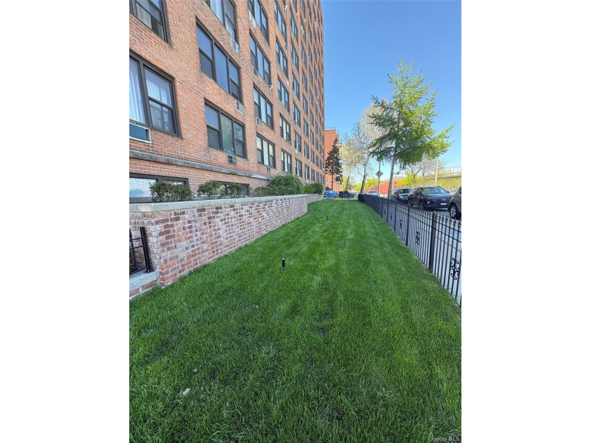 One-Bedroom Co-op for Sale in Pelham Bay Welcome to your next - photo 4