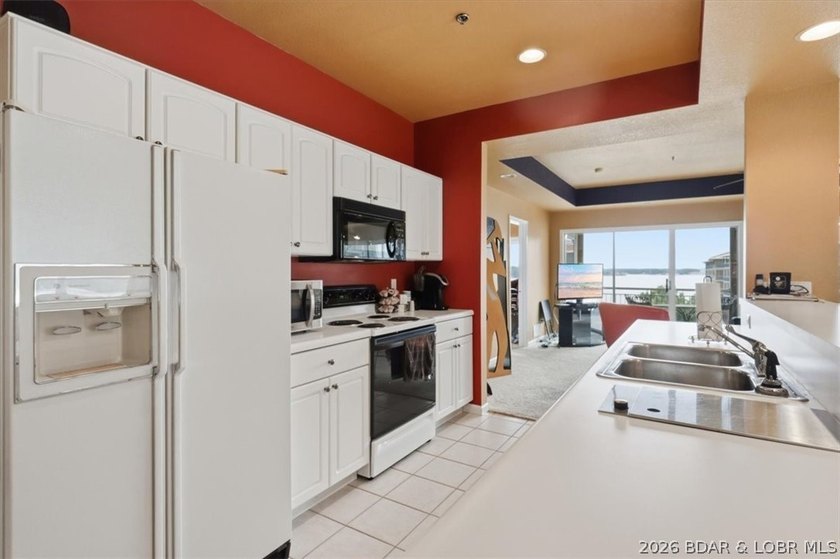 Great opportunity to own a turnkey lakefront condo at the Lake - photo 9