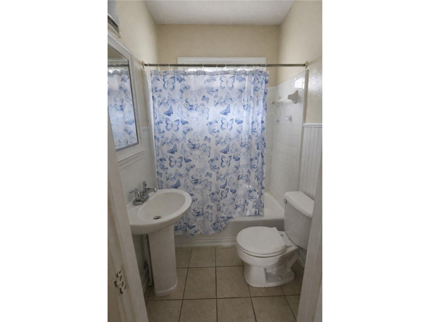 928 West Victory Drive presents a stabilized, income-producing - photo 11
