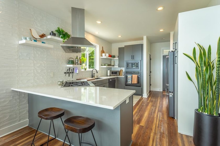 Welcome to this stunning luxury coastal retreat! 3/2 and only 7 - photo 11
