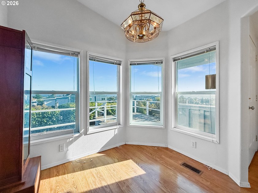 This spacious home in the desirable Camellia Park, a 55-and-over - photo 12