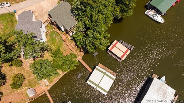 Hidden Gem Lakefront Home at the 3 MM! Nestled in a deep cove - photo 2