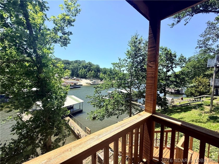 Hidden Gem Lakefront Home at the 3 MM! Nestled in a deep cove - photo 3