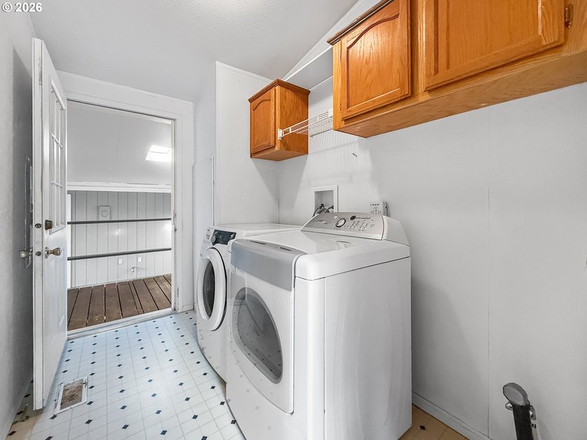 This spacious home in the desirable Camellia Park, a 55-and-over - photo 28